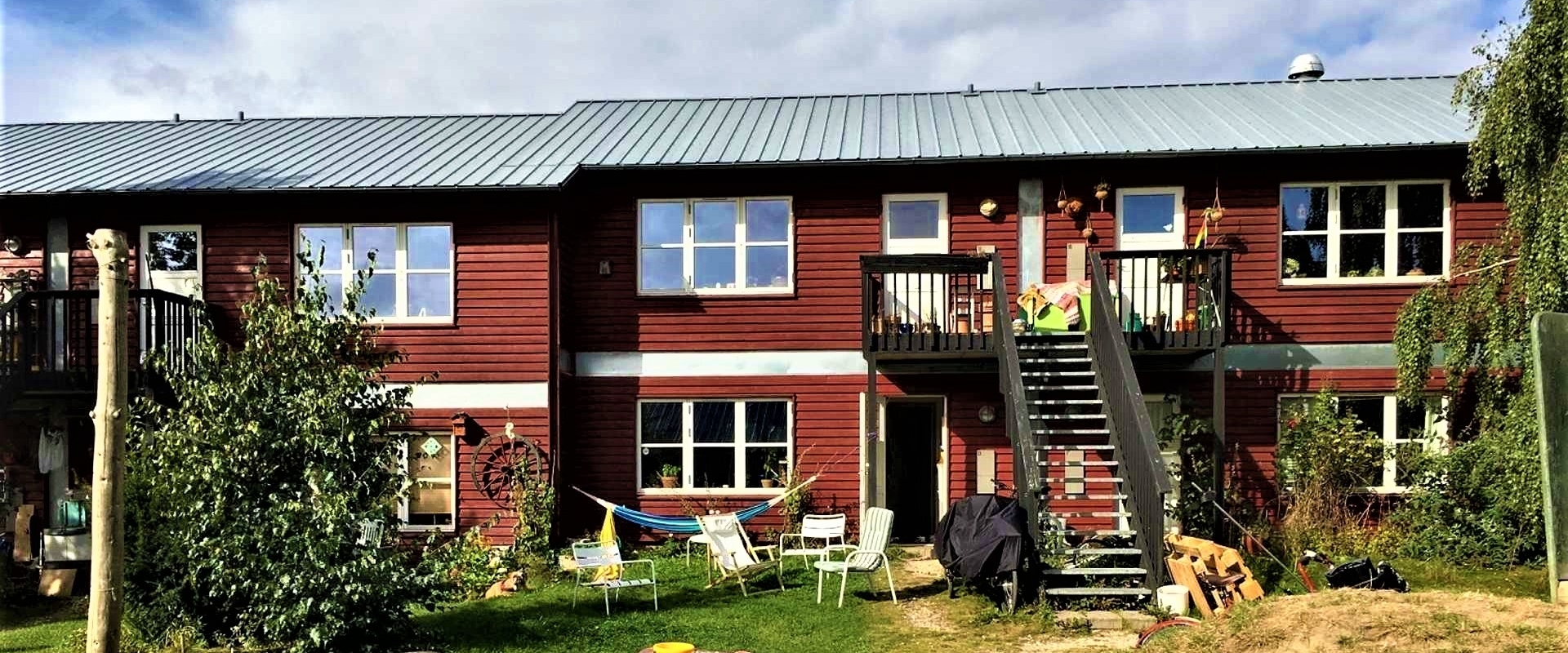 From common space to community
